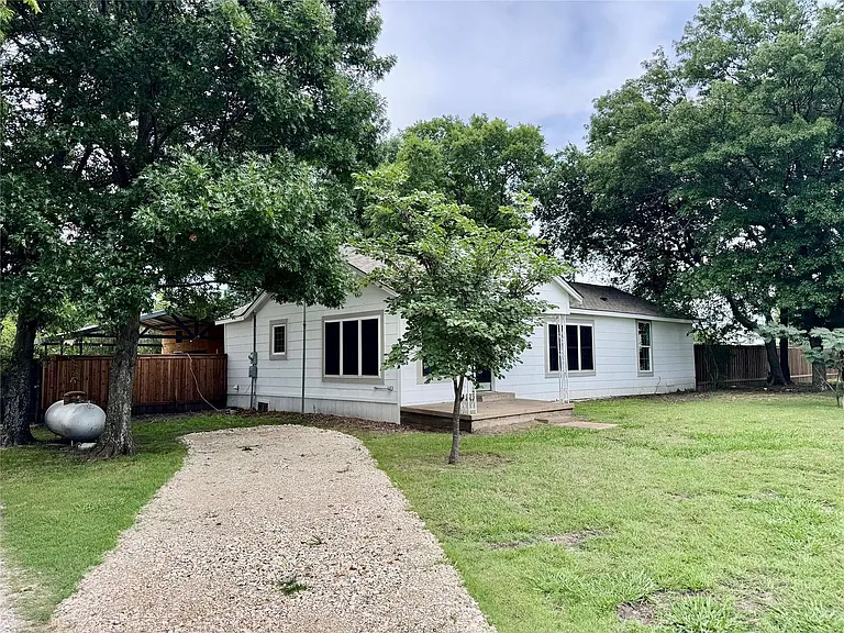 1197 FM 697 — Photo 36