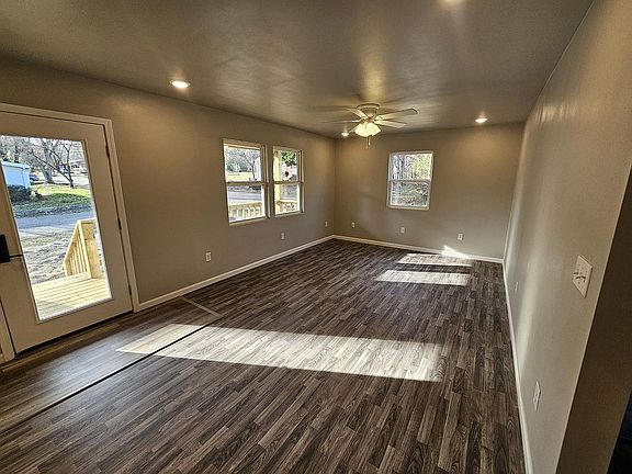 4th image of 303 S 12th St
