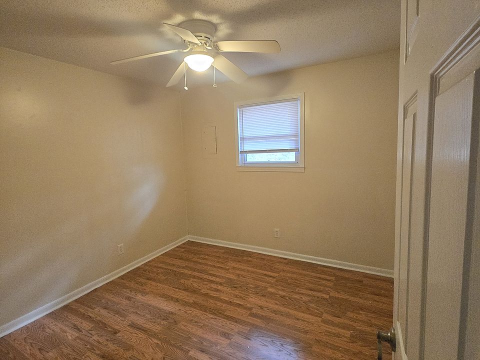 2nd image of 139 Johnson St APT B