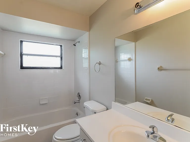 558 Murphy Ave — Photo 9