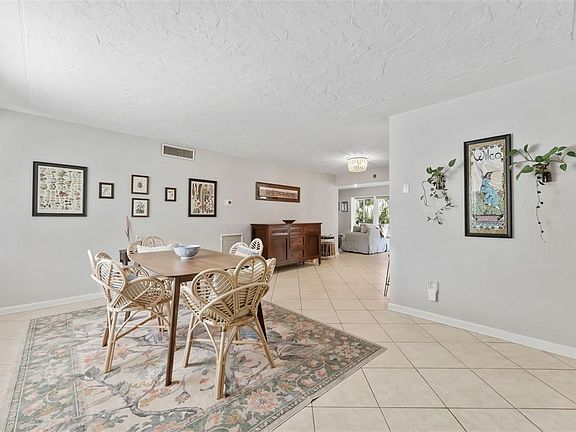 5th image of 2111 W Minnehaha St