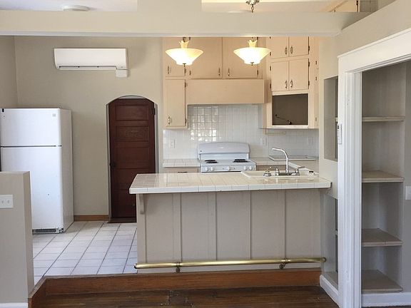 2nd image of 702 6th St APT 10