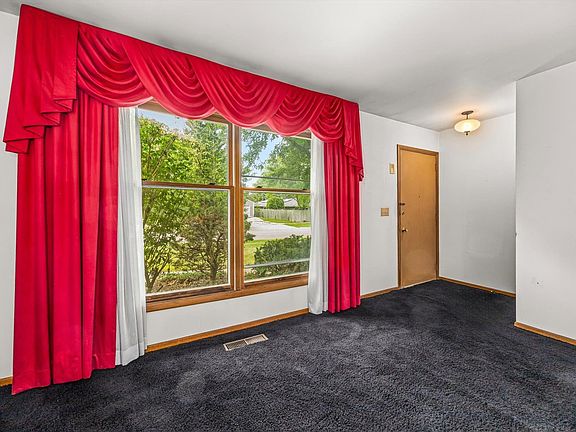2nd image of 891 Laurel Dr