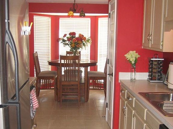 Kitchen w/bfast nook