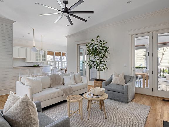 4th image of 102 Bellinger St