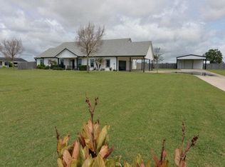 1118 E Maxwell Ditch Rd, Port Lavaca, TX 77979