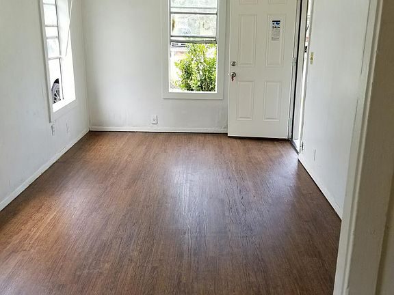 4th image of 2533 Wainwright St