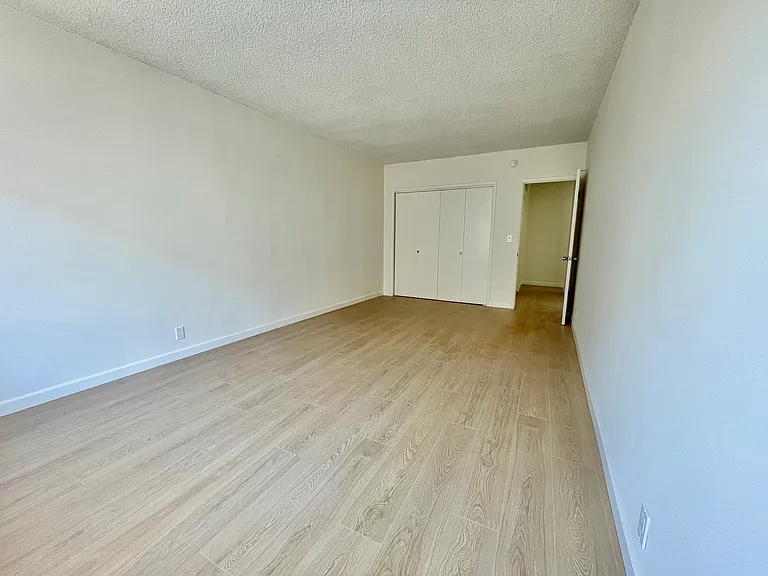 4254 W 5th St #9 — Photo 17