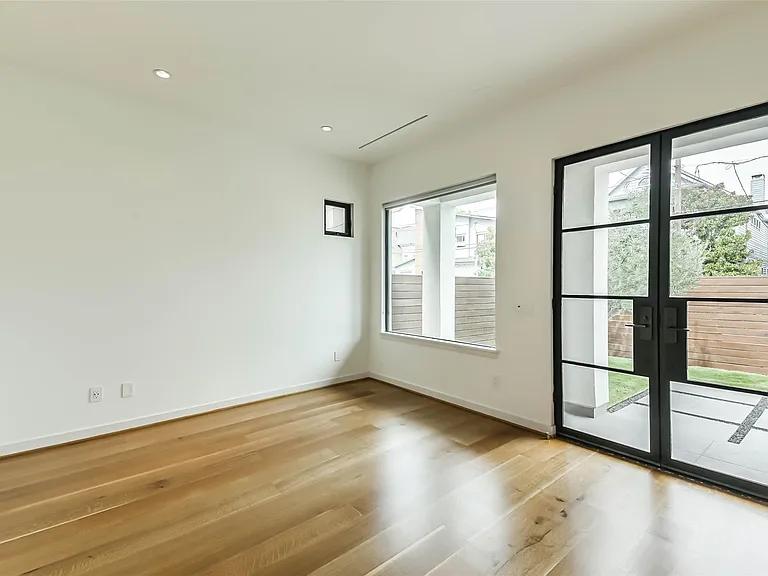 815 Alexander St — Photo 6