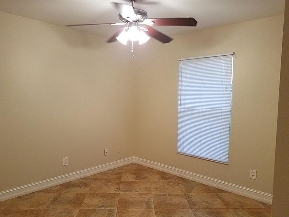 5th image of 213 Blackstone Dr
