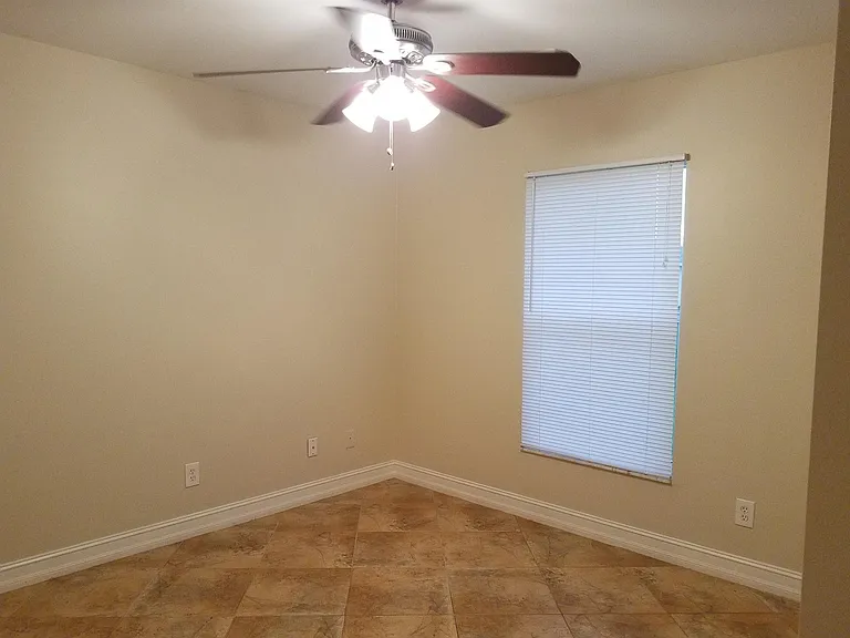 213 Blackstone Dr — Photo 5