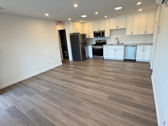 2nd image of 812 N Citrus Ave #3
