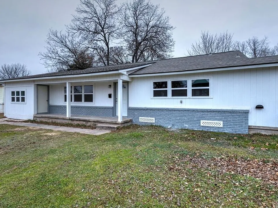 1941 W Spruce Ave