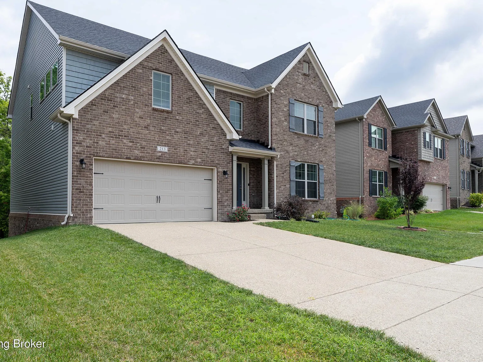 4 bed, 3.0 bath, 2944 sqft, $3,000 — Photo 2
