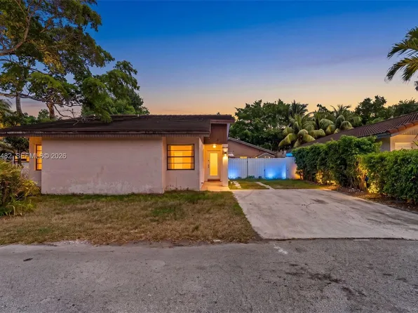 7925 SW 153rd Ct, Miami, FL 33193