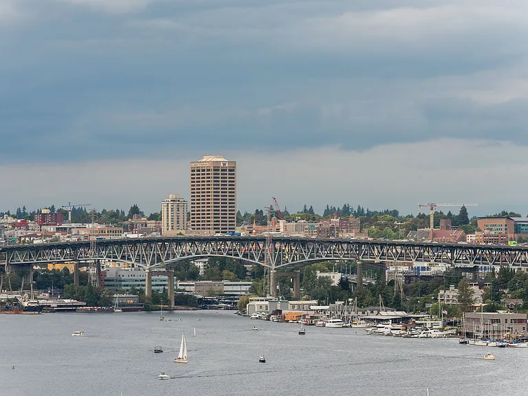 Welcome to Dexter Hayes! Modern convenience with exceptional views! — Photo 25