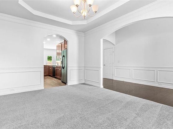 5th image of 1061 Blind Brook Cir
