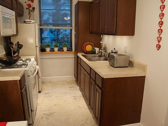 5th image of 7147 Bay Dr #6