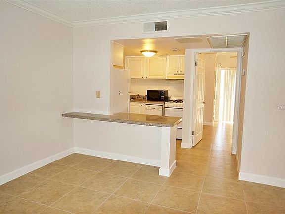4th image of 109 Oyster Bay Cir APT 110
