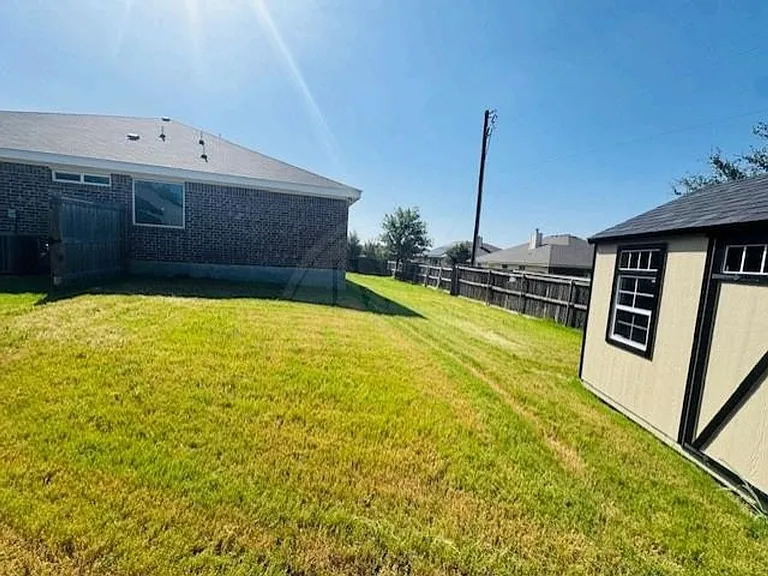 907 Holliday Dr — Photo 30
