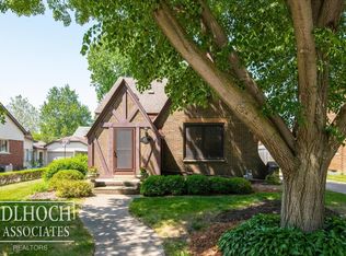 813 Loraine St, Grosse Pointe, MI 48230