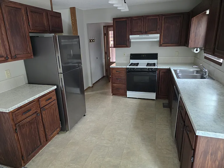 2329 S Fieldcrest St — Photo 5