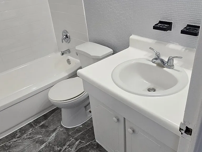 1651 Victoria Park Ave #204 — Photo 32