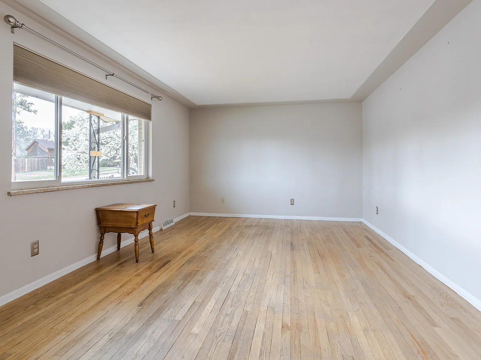 4 bed, 1950 sqft, $3,200 — Photo 4