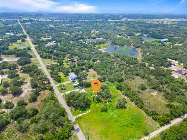 1520 18th St, Rockport, TX 78382