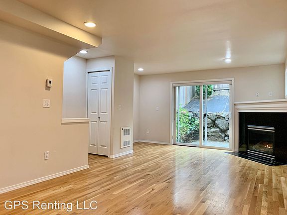 5th image of 12325 10th Pl NE APT D