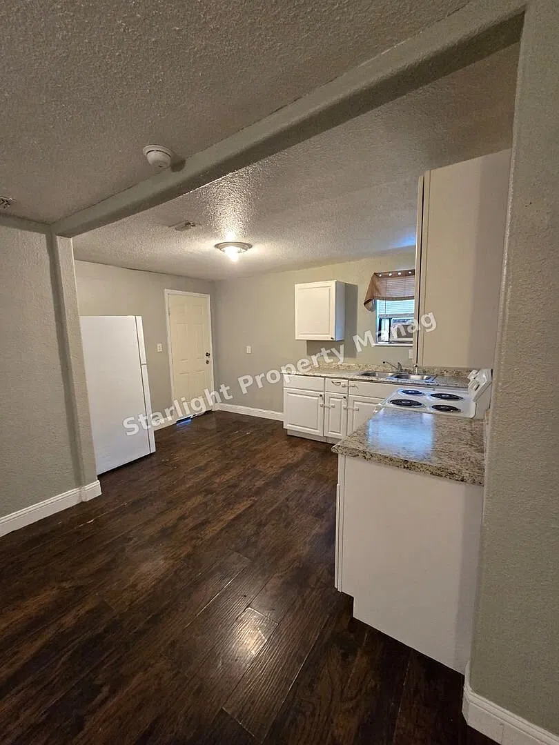 Unit B — Photo 3