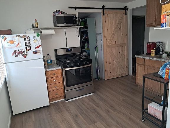 5th image of 702 S WALNUT