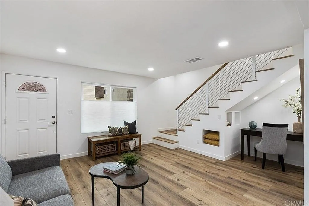 Building Photo - 2569 Orange Ave #G