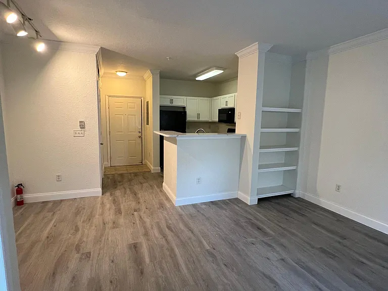 202 E South St #1038 — Photo 6