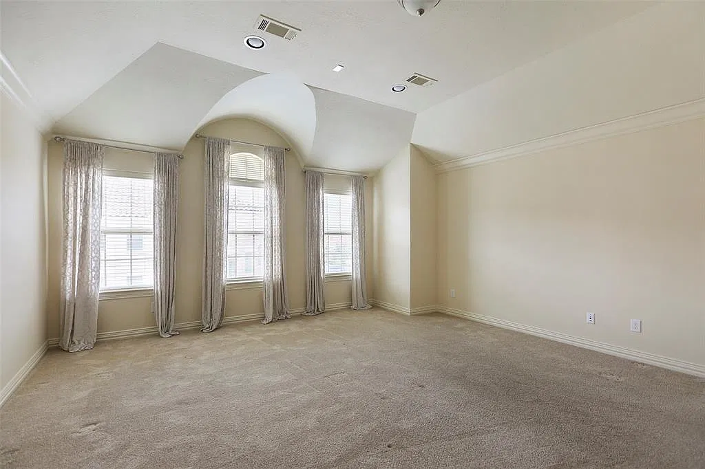 3 bed, 3.5 bath, 3111 sqft, $3,400 — Photo 4