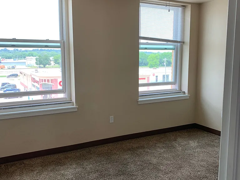 524 W Will Rogers Blvd — Photo 11