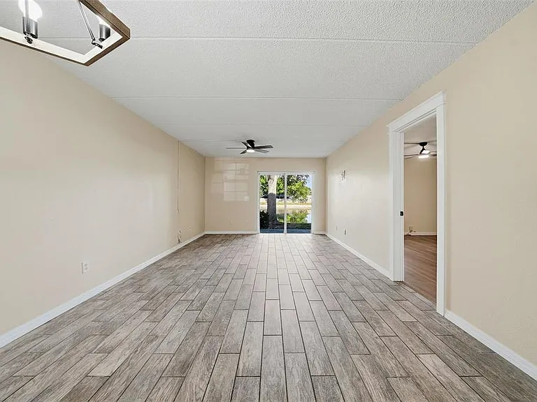 3821 N Oak Dr #J21 — Photo 5