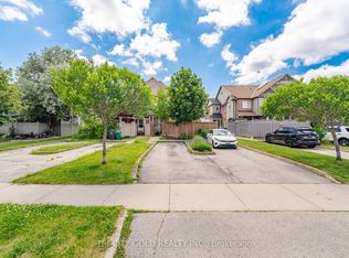 111 Chipmunk Cres, Brampton, ON L6R 1B4