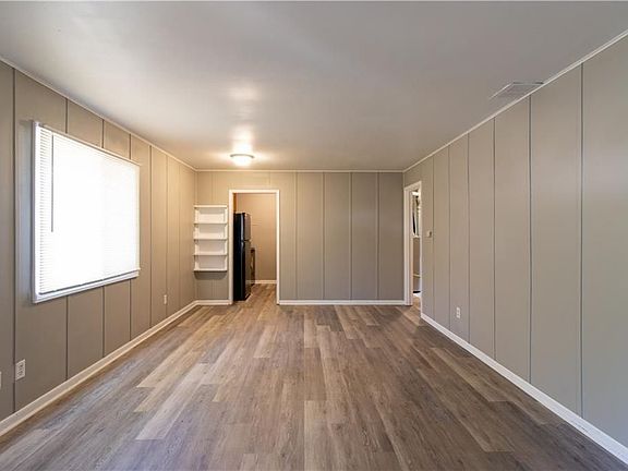 2nd image of 1104 N Somerset Ave
