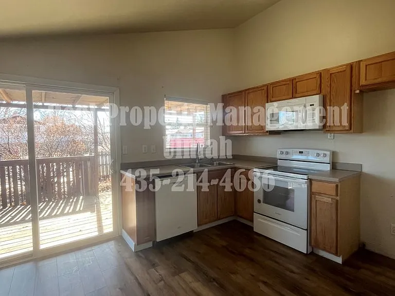 607 N 100 W — Photo 3