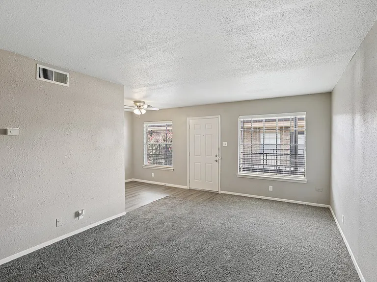 Whisperwind Apartments — Photo 29