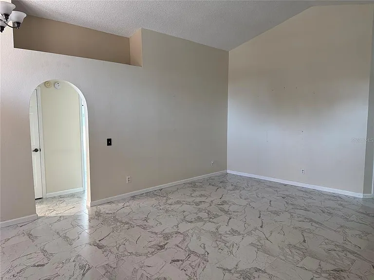 497 Brightview Dr — Photo 4