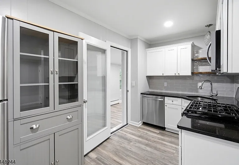 28 Edgewood Ter #A — Photo 7