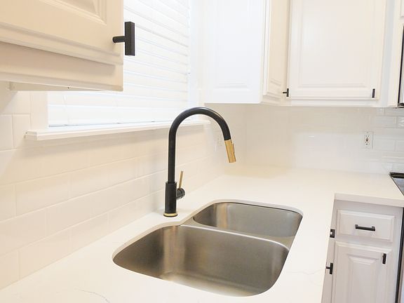 5th image of 5502 Courtyard Dr