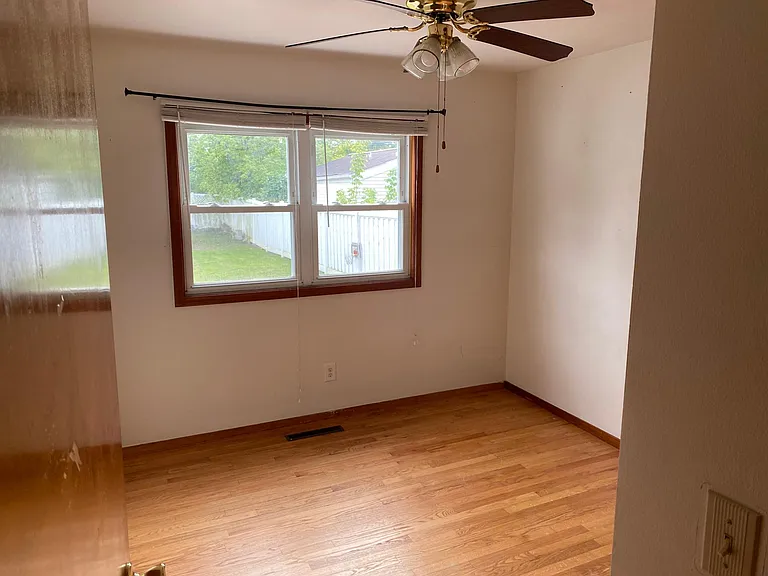 1140 Maple Ave — Photo 4