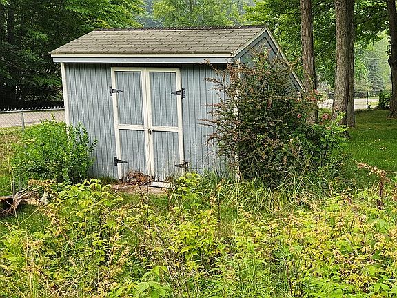 4th image of 4850 W Water St