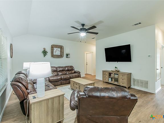 4th image of 302 Sealy Ct