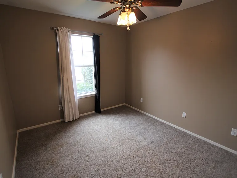 447 Redbud Cir — Photo 16
