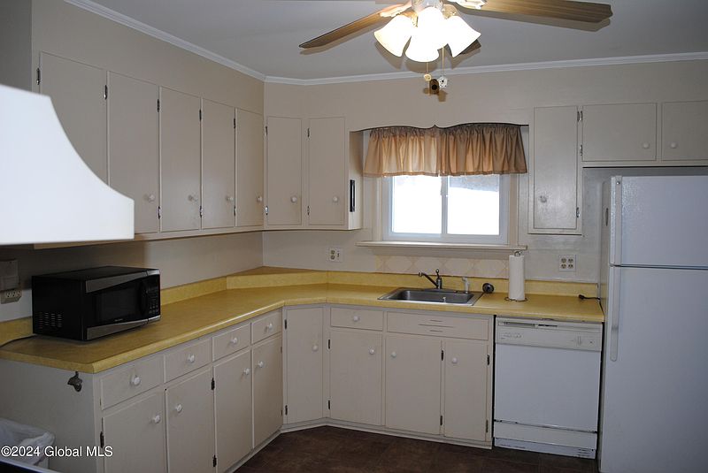 5th image of 16 McCleary Avenue #1