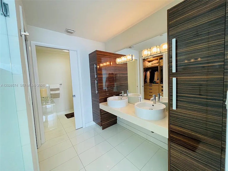 2020 N Bayshore Dr #2008 — Photo 21
